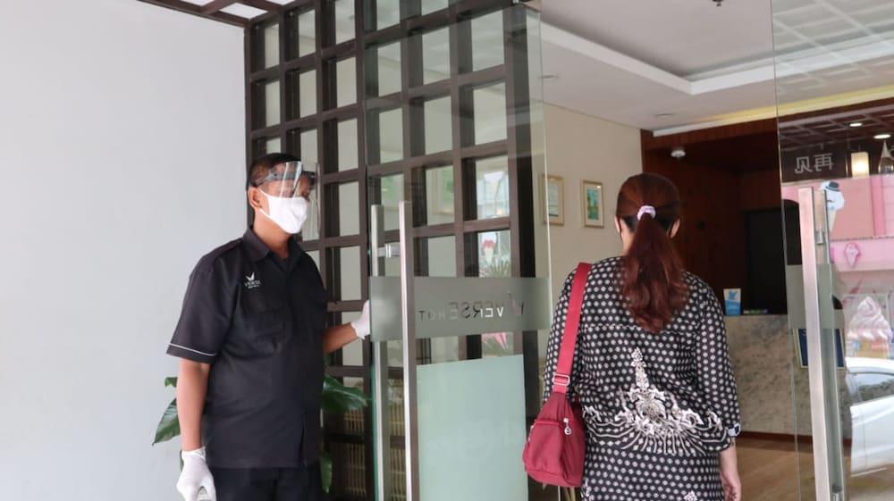 Verse Hotel Cirebon Exterior foto