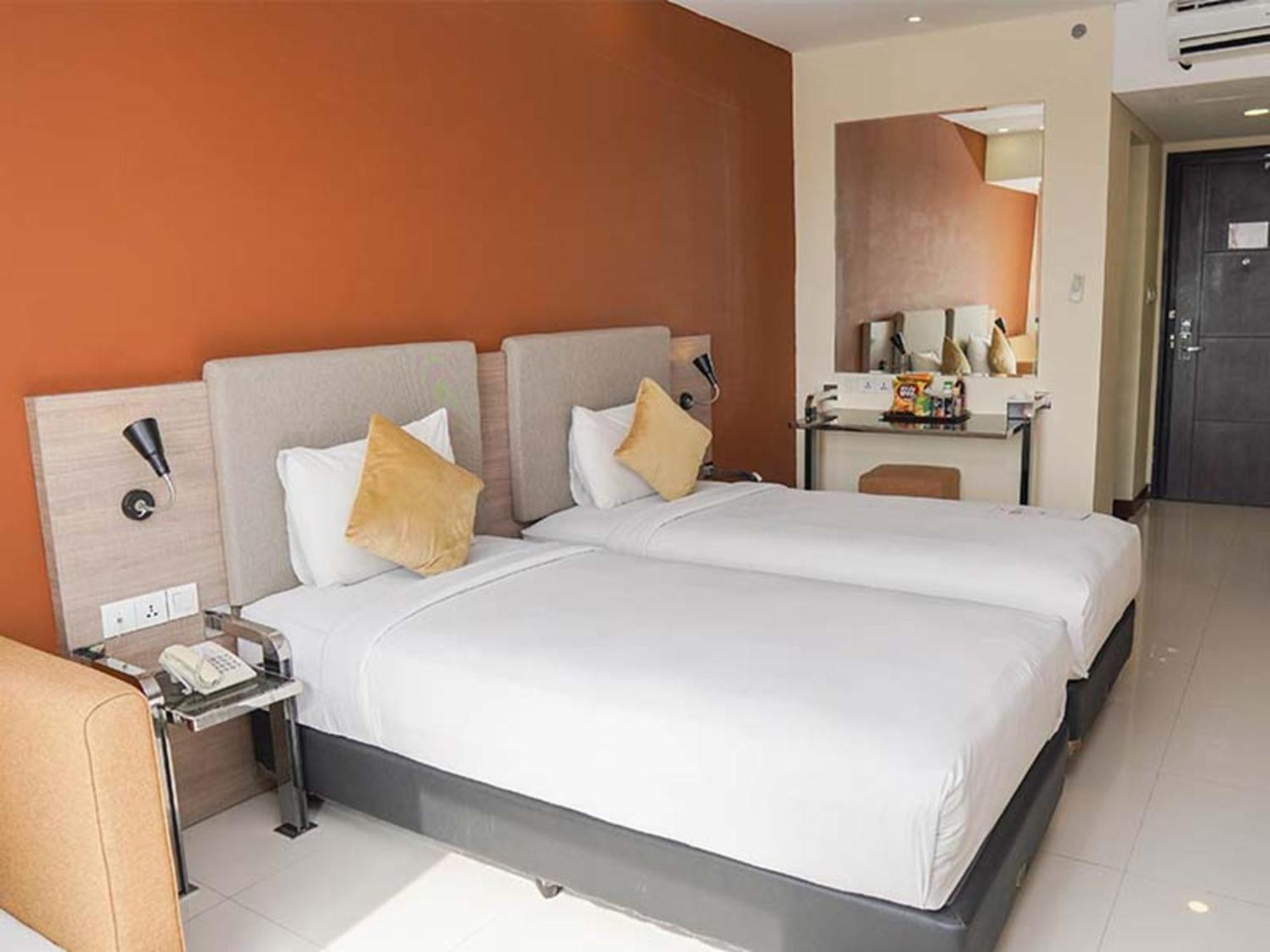 Verse Hotel Cirebon Exterior foto