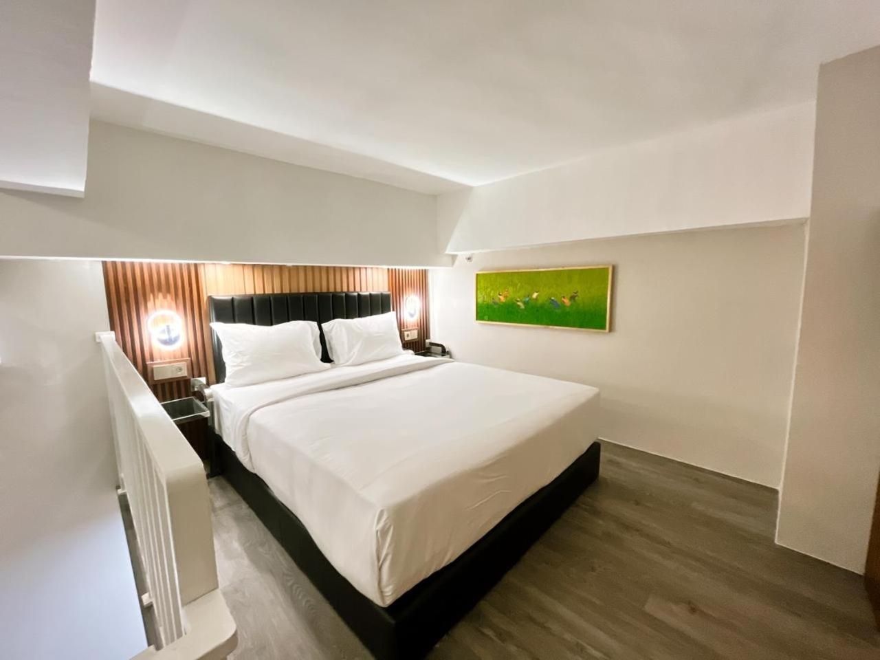 Verse Hotel Cirebon Exterior foto