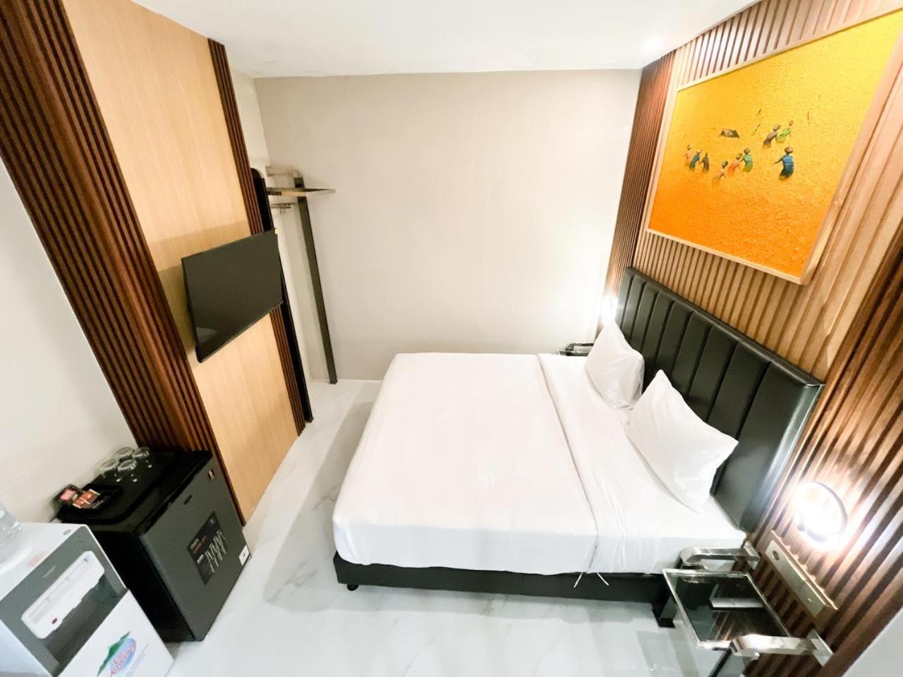 Verse Hotel Cirebon Exterior foto