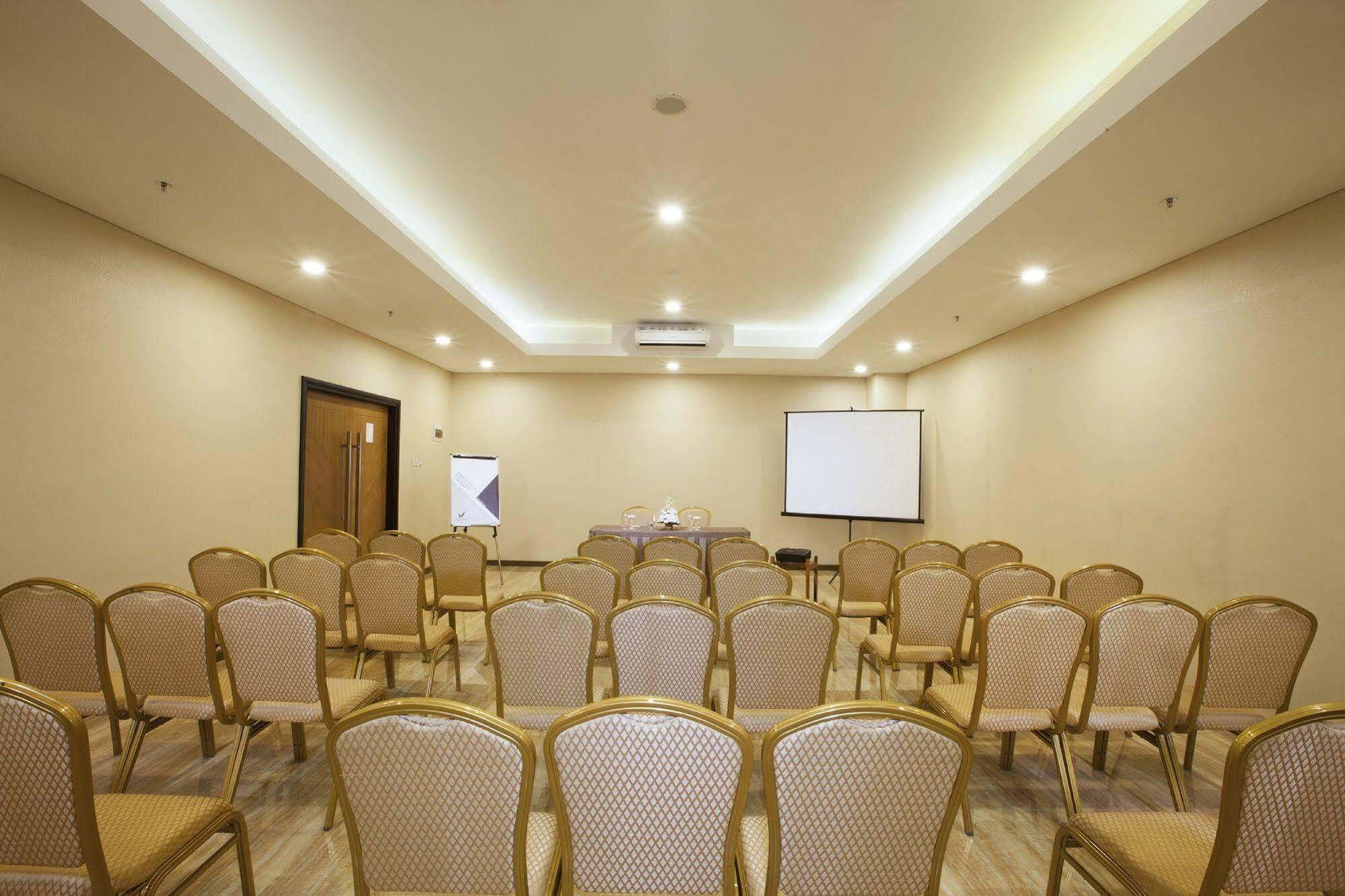 Verse Hotel Cirebon Exterior foto