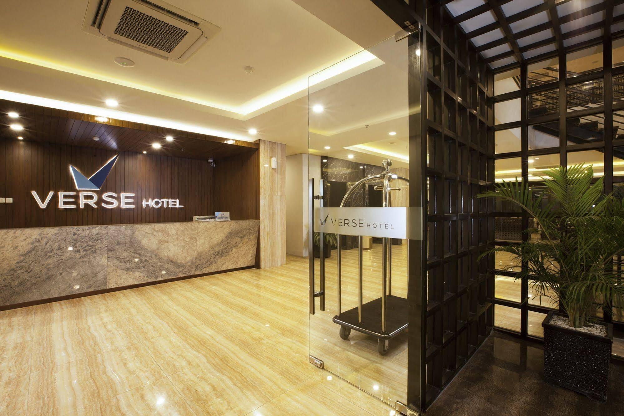 Verse Hotel Cirebon Exterior foto