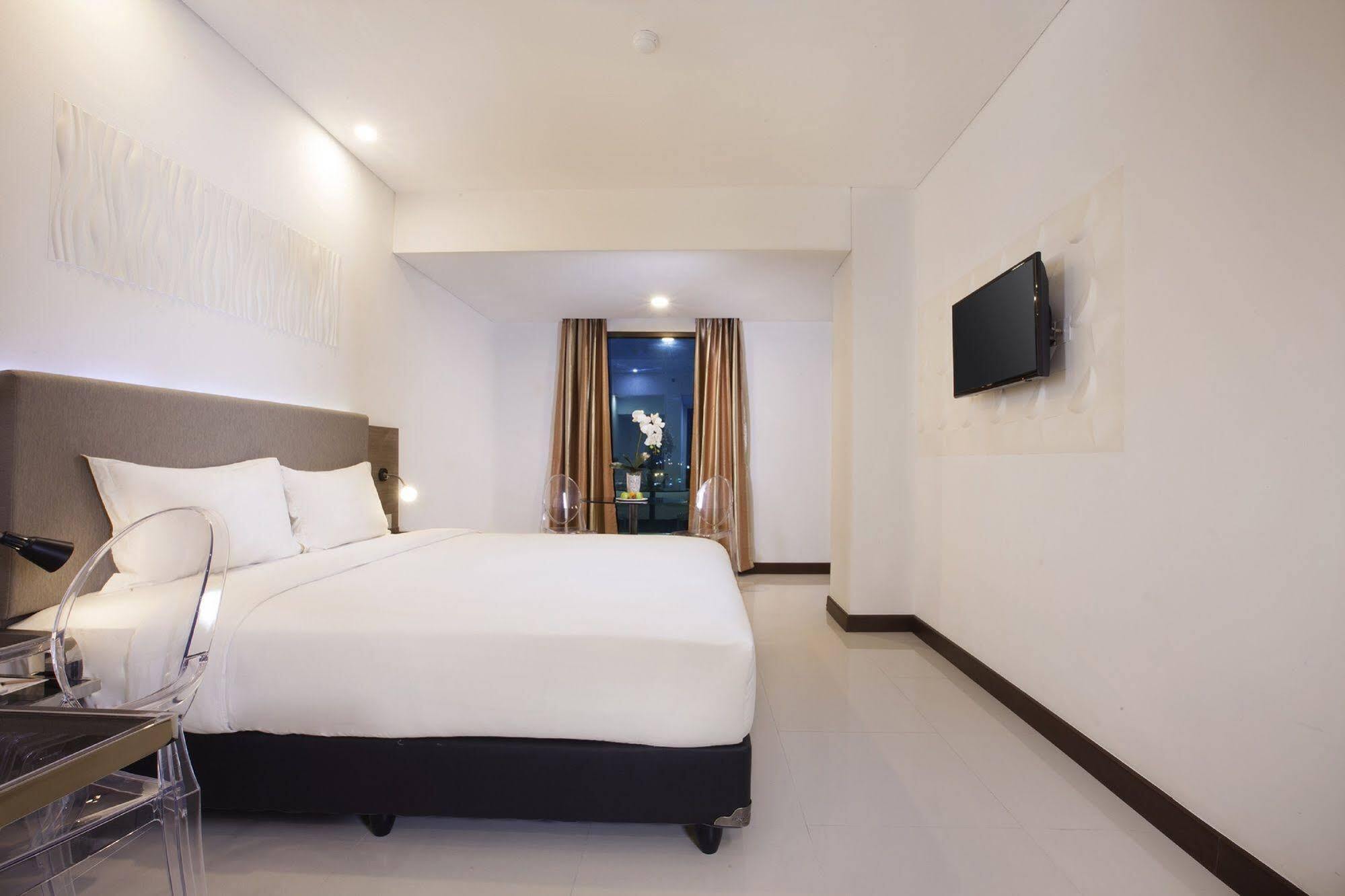 Verse Hotel Cirebon Exterior foto