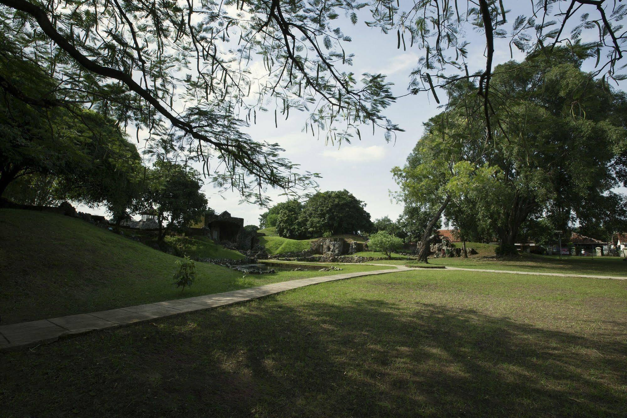 Verse Hotel Cirebon Exterior foto
